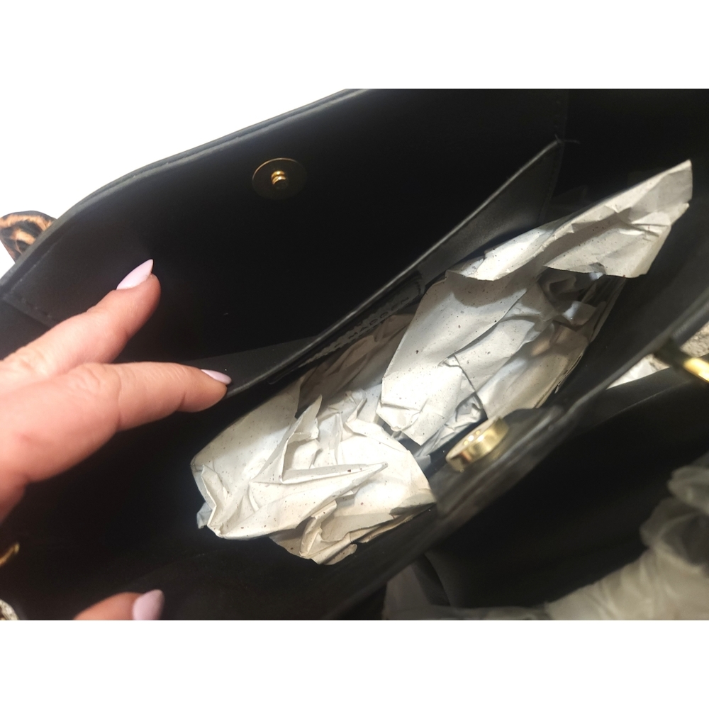 🆕️ NWT! Steve Madden Black Purse with Leopard Scarf & Matching Makeup Bag - Picture 10 of 14